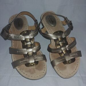 Clark's Artisan 60871 Champagne/bronze 8.5 M Sandals.
